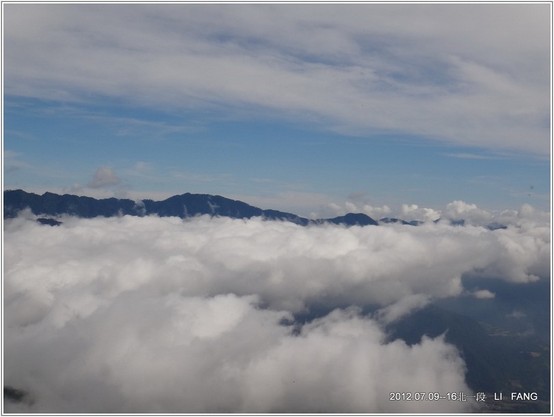 2012-07-16 08-16-10透空處看南山村上方的雲海.JPG